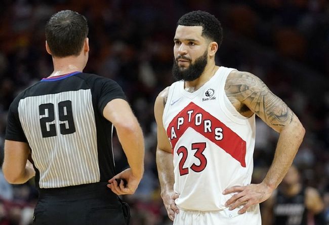 杜兰特回应与库里夺冠有关话题 前NBA球员：KD的带队能力不行