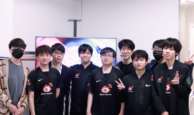 辛纳卫冕澳网男单冠军 再次享受澳网冠军胜利时刻